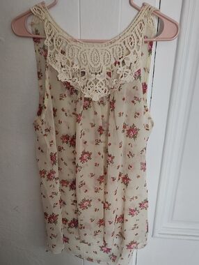Cream Floral Lace Yoke Sleeveless Top